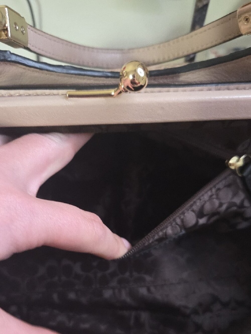 Coach Limited Edition Madison Pinnacle With Kisslock Beige & Black - Picture 7 of 11